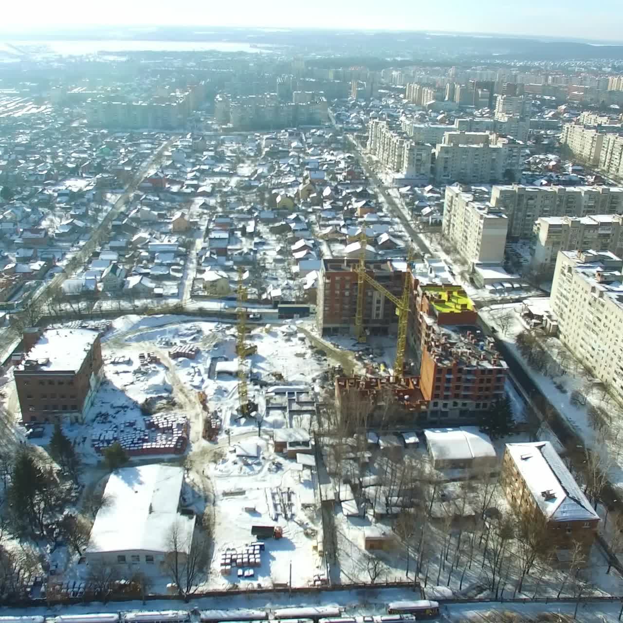 grúas de elevación y actividad de construcción