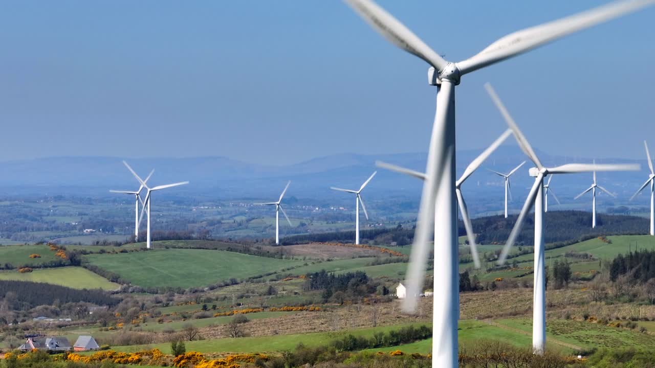 turbinas eólicas, cornasaus, condado de cavan, irlanda, abril de 2023