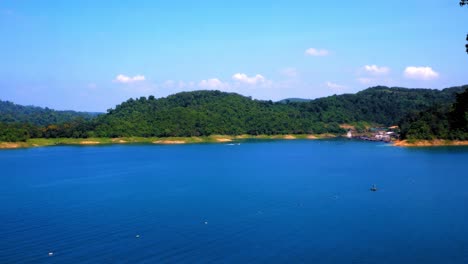 Khao-Sok-National-Park,-Thailand---The-Beautiful-Scenery-Of-Turquoise-Blue-Water-and-Glorious-Trees---Steady-Shot