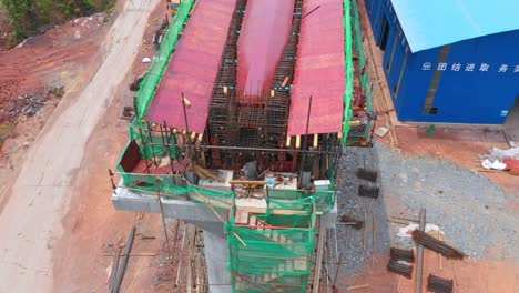 puente en construcción
