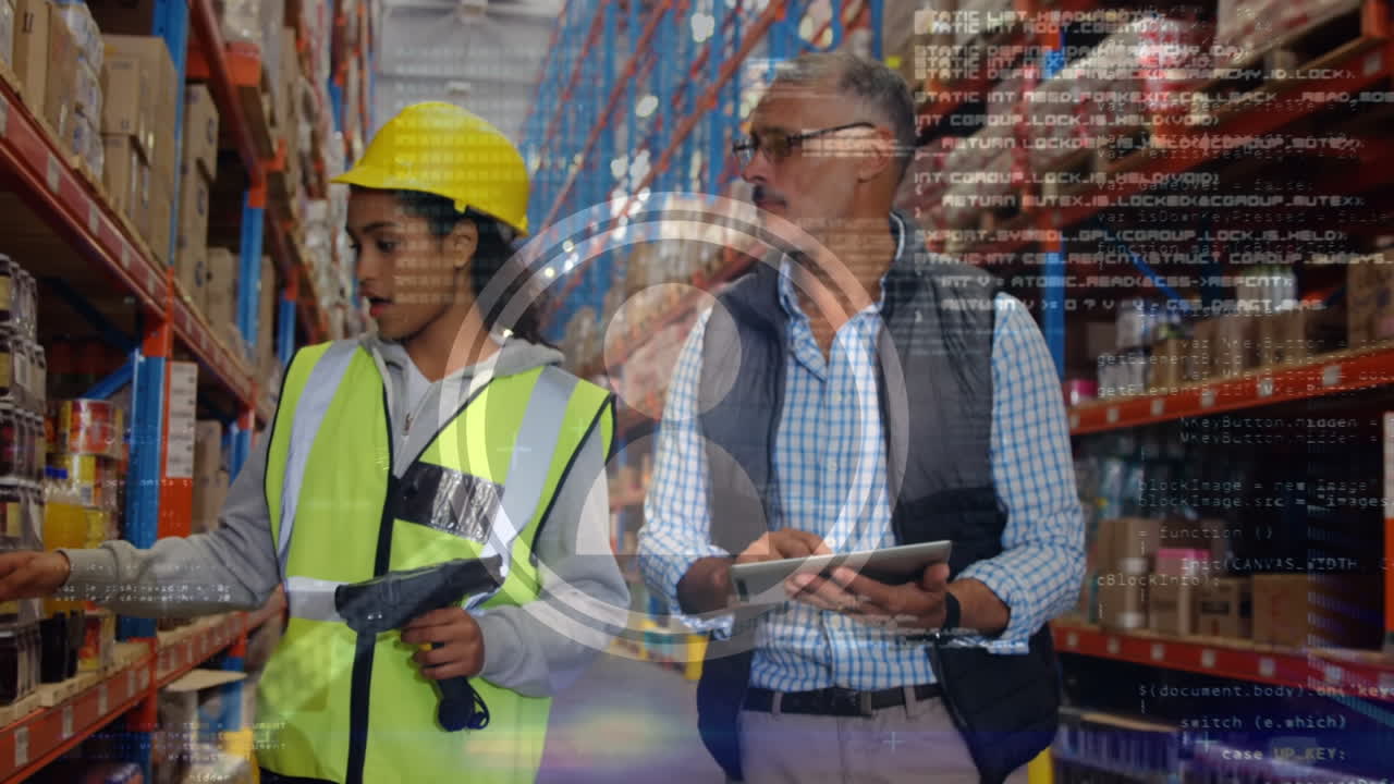 animación del procesamiento de datos sobre una trabajadora y un supervisor masculino que comprueban el stock en el almacén
