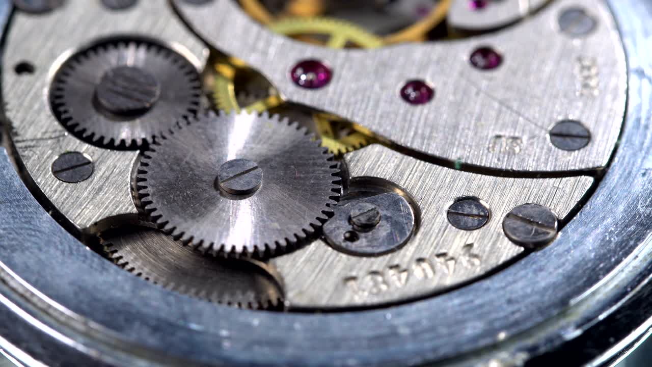 Working mechanism of a pocket watch