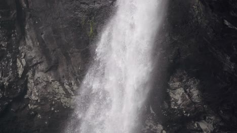 las cascadas de devkun en pune vista de cerca
