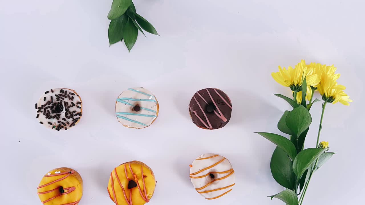 다채로운 도과 노란색 꽃