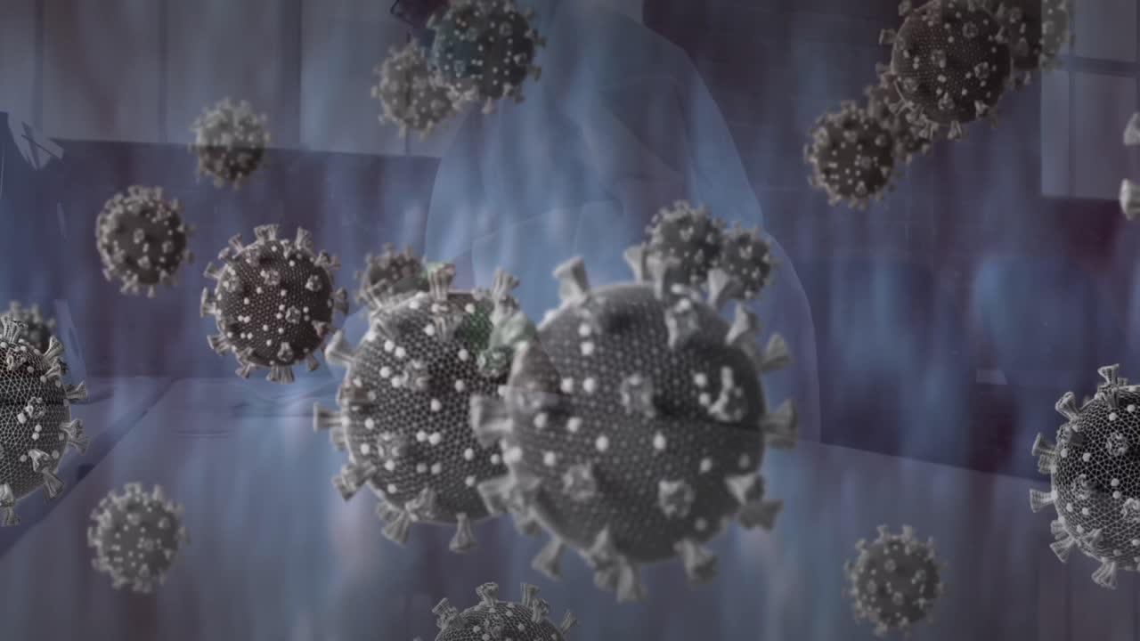 múltiples células de covid-19 flotando contra el trabajador de la salud que limpia el escritorio de la oficina con desinfectante