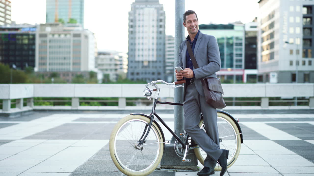 저는 항상 일하고 있습니다. 이동 중에도 말이죠.