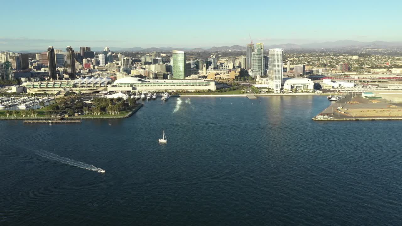 캘리포니아 샌디에이고 시내의 공중 드론 비디오