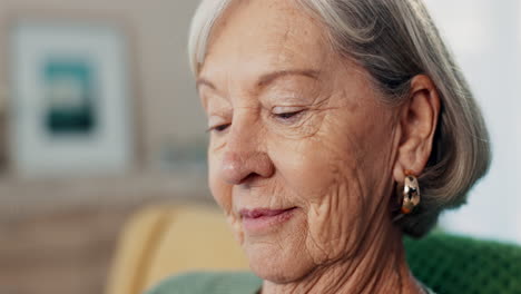 Senior-woman,-face-closeup