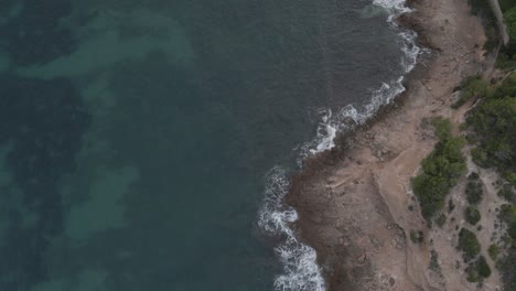 zenital-view-from-a-waves-in-mediterranean-coast