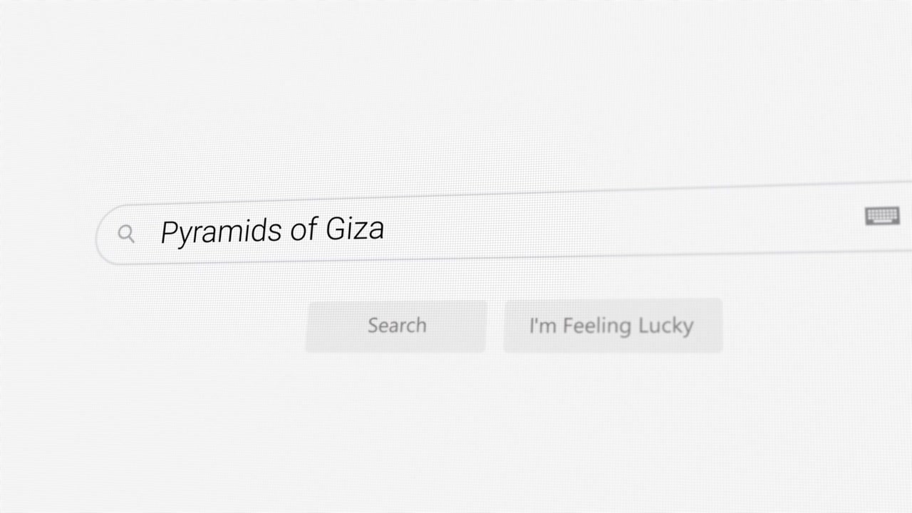 Ricerca delle Piramidi di Giza sul browser Internet