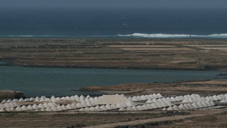 Salz,-Das-Aus-Den-Salinen-Von-Salinas-De-Janubio-Auf-Lanzarote-Gewonnen-Wird