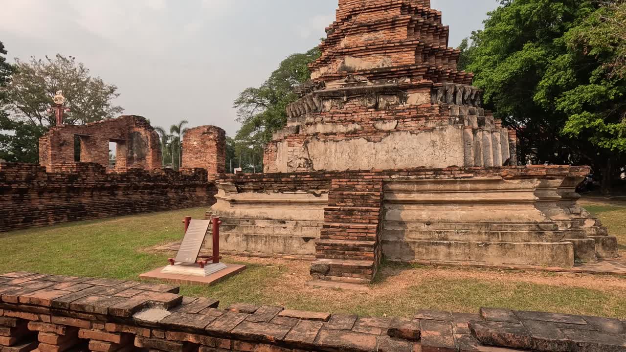 pan lento a través de las ruinas del templo histórico