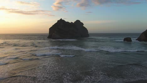 Abel-Tasman-Sunset-Beach-With-Cool-Rock-Formations-In-New-Zealand