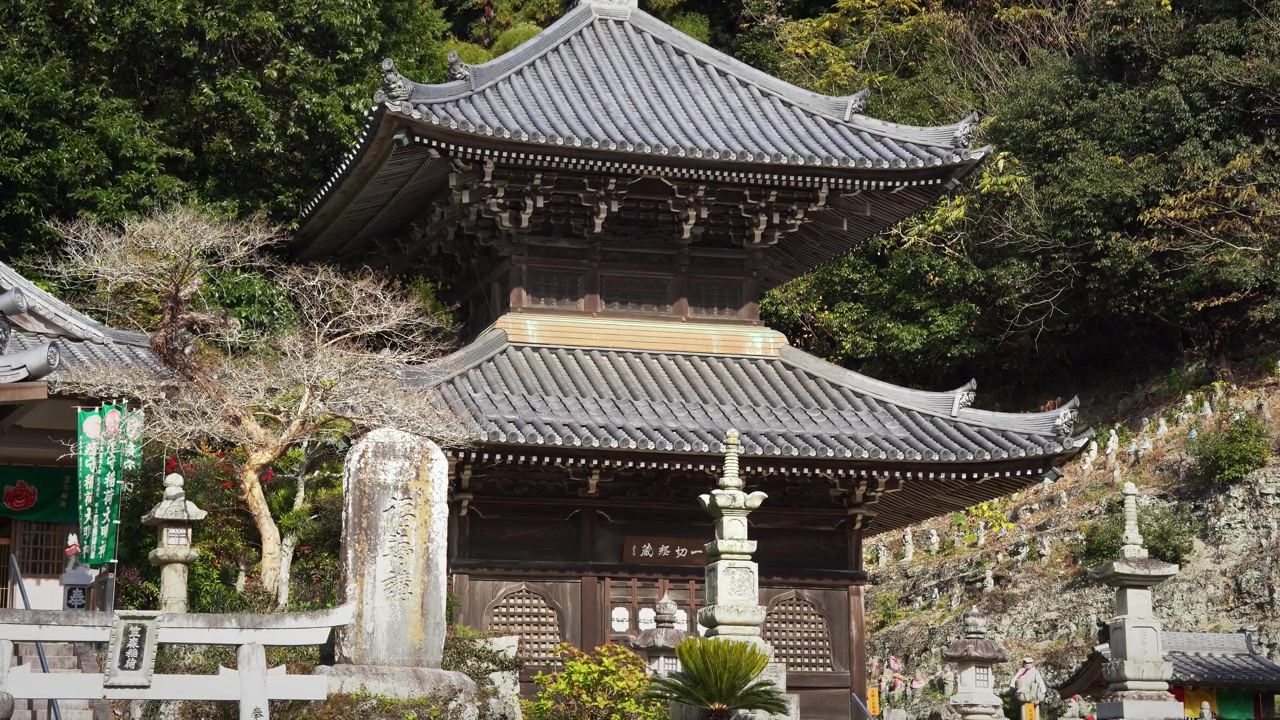Il Tempio Iwayaji Kasamori Inari nella penisola di Chita (Prefettura di Aichi, Giappone).
