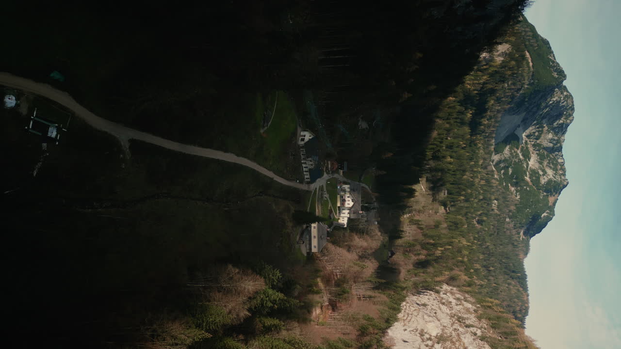 воздушный вид на горную деревню