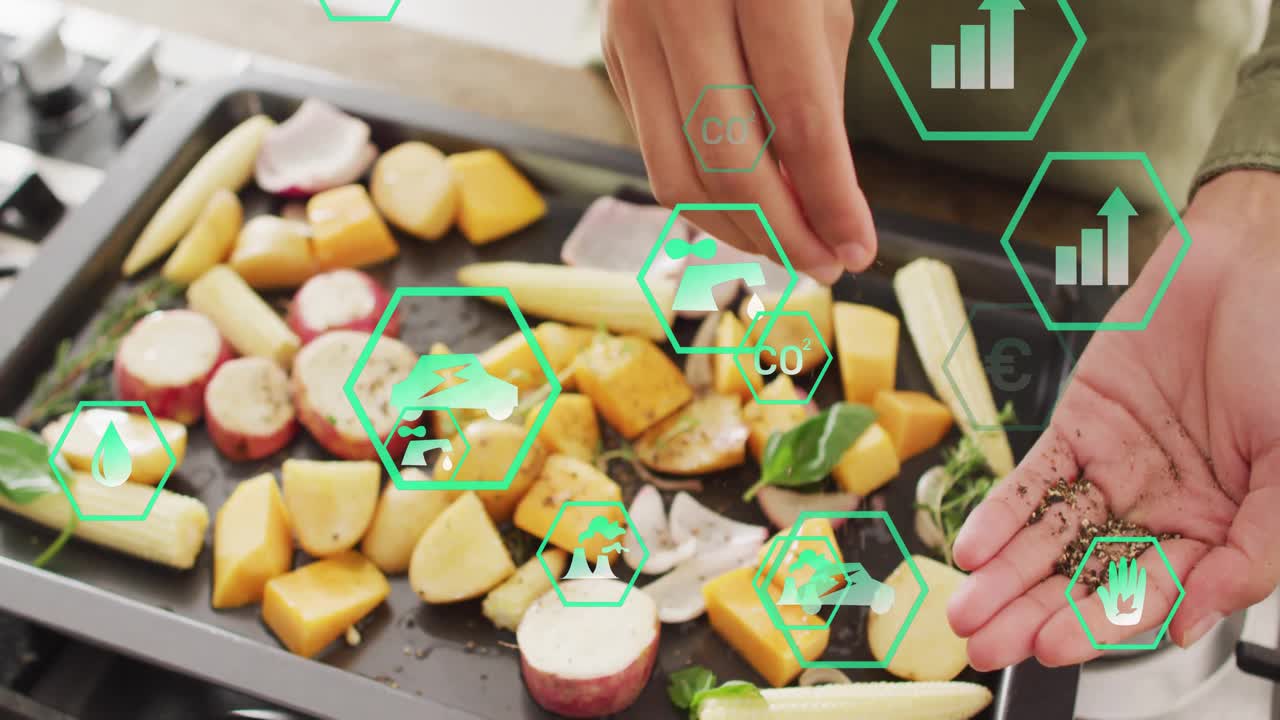 Donna che condisce le verdure su un vassoio di metallo, con icone verdi che mostrano metriche di sostenibilità alimentare