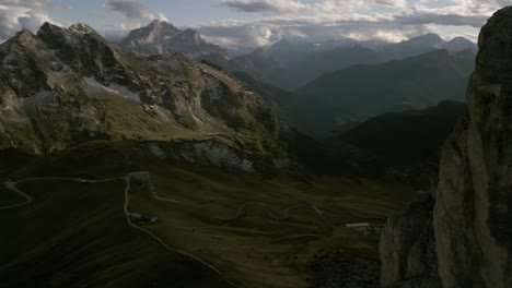 Drohnenaufnahmen-über-Dolomiten-In-Italien-11