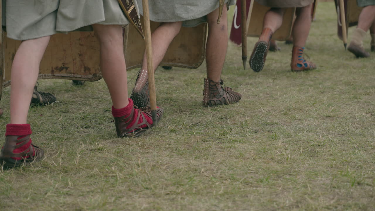 los soldados romanos marchando