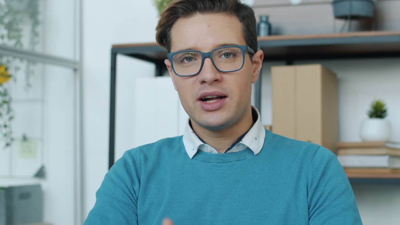 Uomo in ufficio