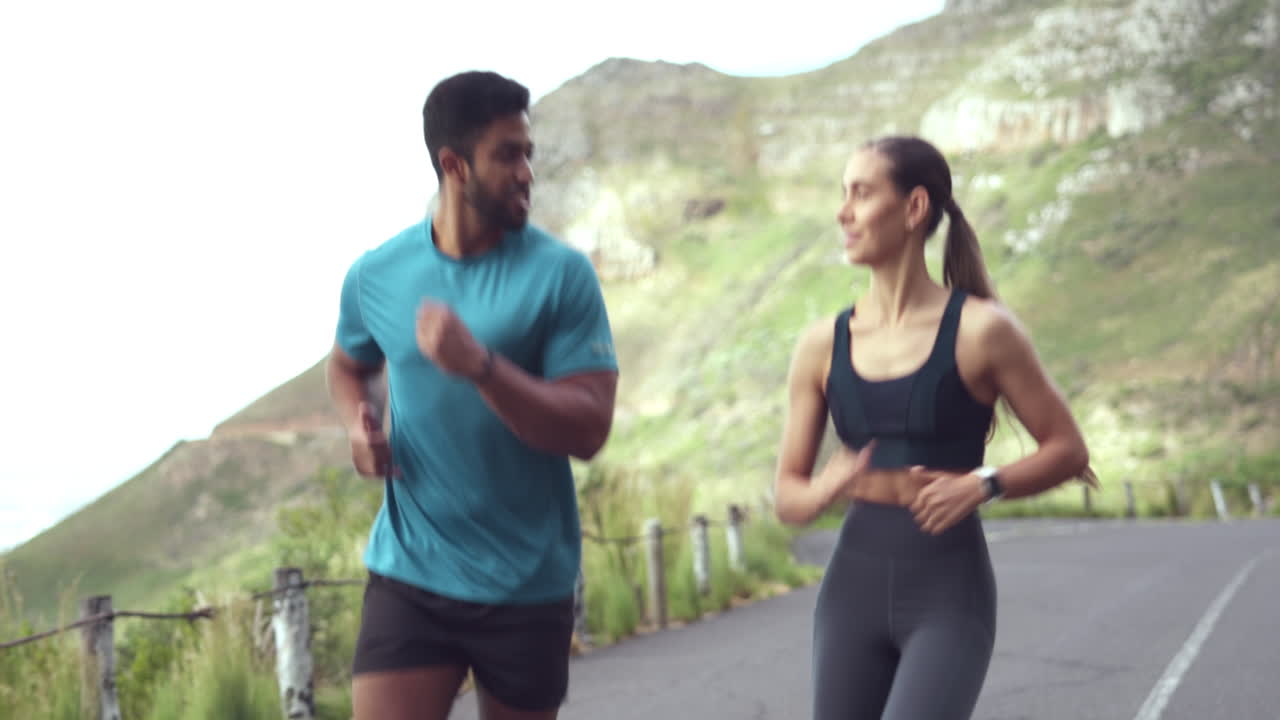 fitness, al aire libre y atletas corriendo