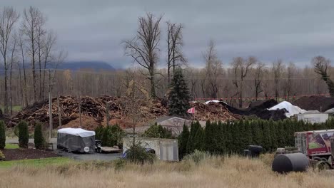 Secuelas-Del-Deslizamiento-De-Tierra-En-La-Calle-En-El-Pueblo-De-Popkum-En-Columbia-Británica,-Canadá