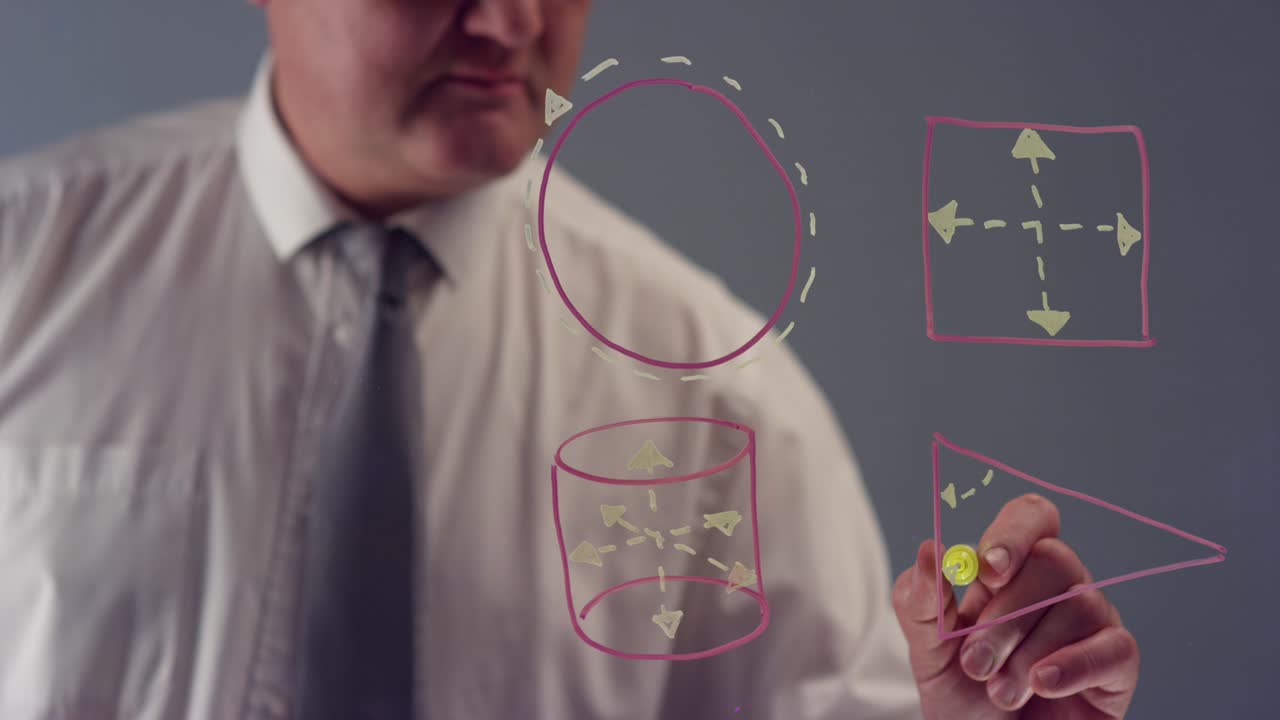 hombre de negocios dibujando formas