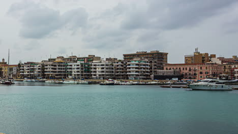 Puerto-Deportivo-Y:-Villas-Bailan-Bajo-Las-Nubes