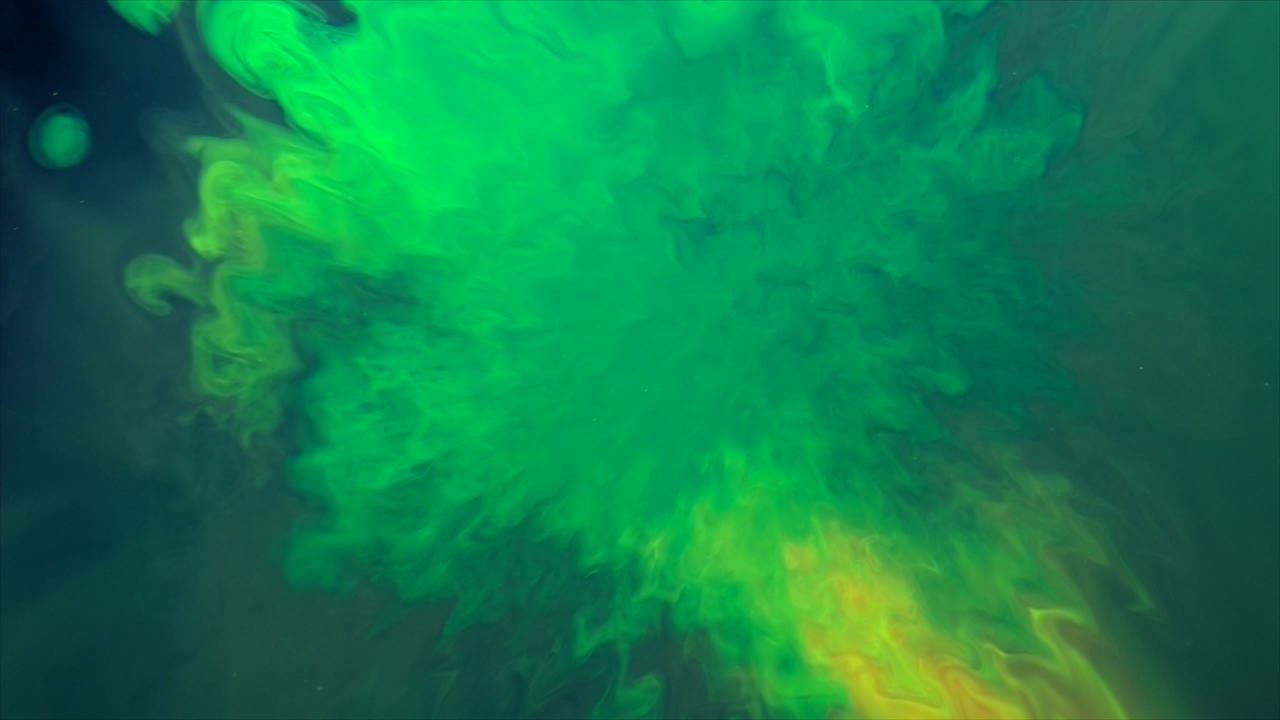 cuarenta y dos latidos por segundo convencen al amarillo y al verde para que bailen en una tormenta: un videoclip abstracto completamente natural
