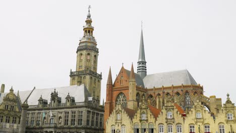 Close-view-of-belfry-and-church-at-the-Grote-Markt-in-Veurne,-Belgium