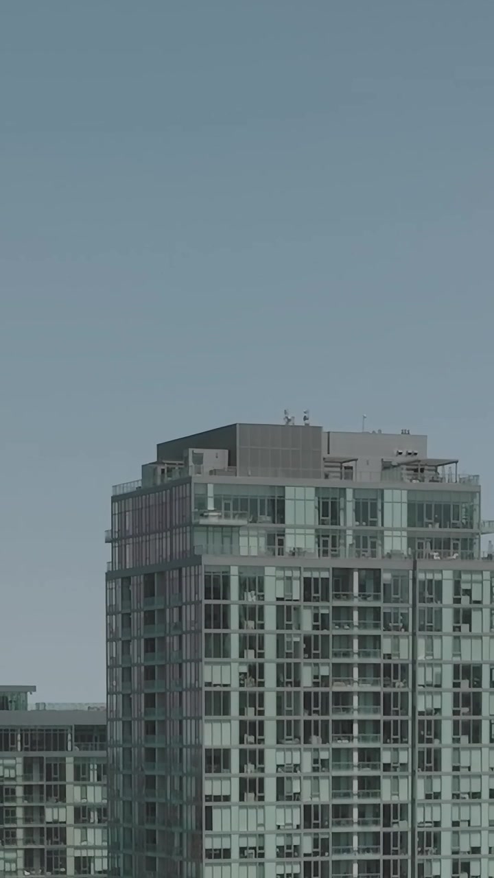Vista do horizonte de Chicago, mostrando edifícios modernos perto do Lago Michigan