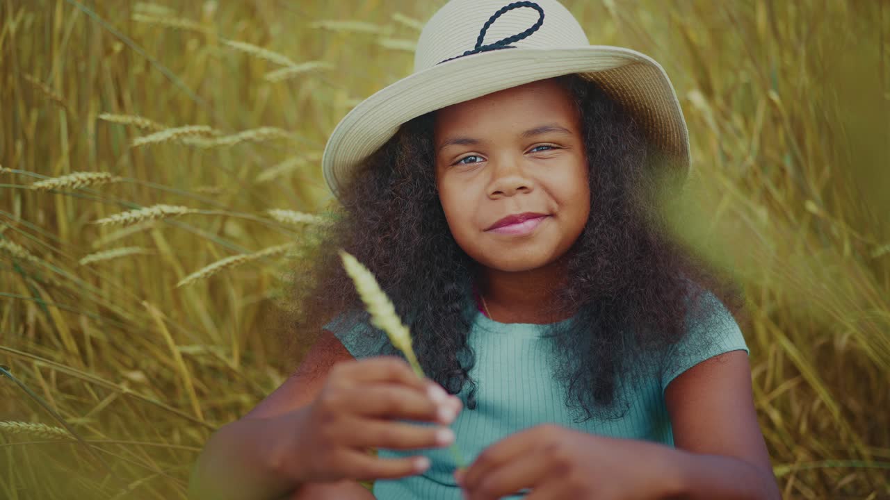 밀에 있는 소녀