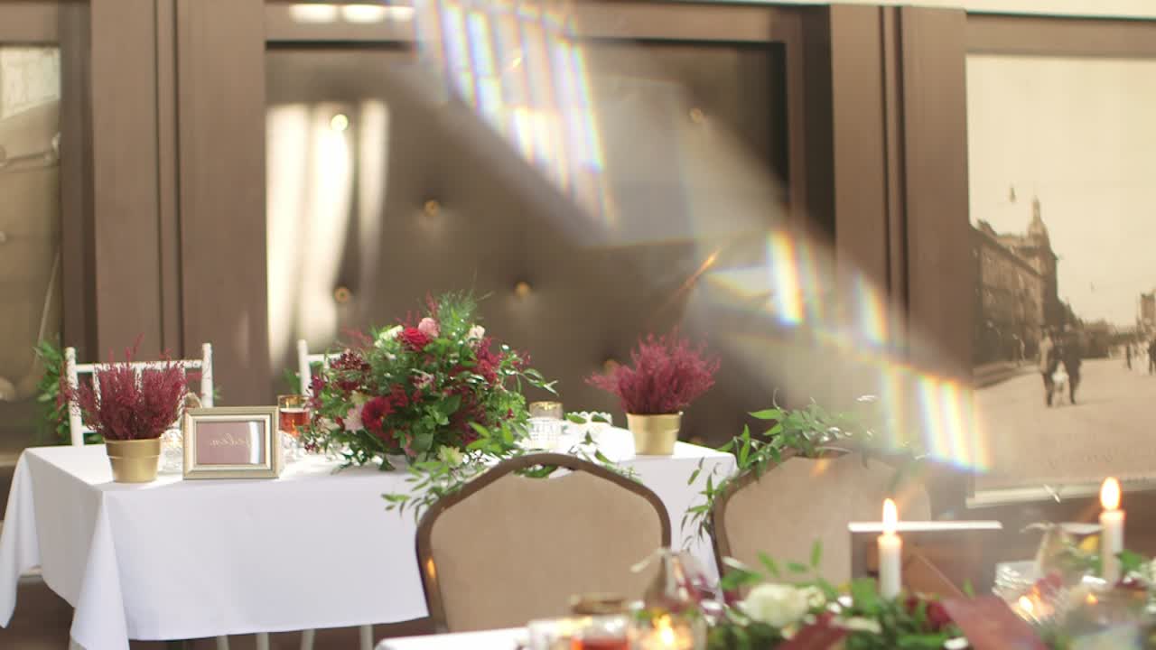 고급스러운 스타일의 뛰어난 장식이 있는 결혼식 장소