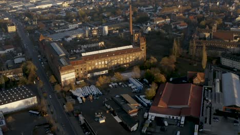 el edificio de una fábrica abandonada se está convirtiendo en un nuevo espacio vital para el estilo de vida urbano en el centro de una ciudad alemana