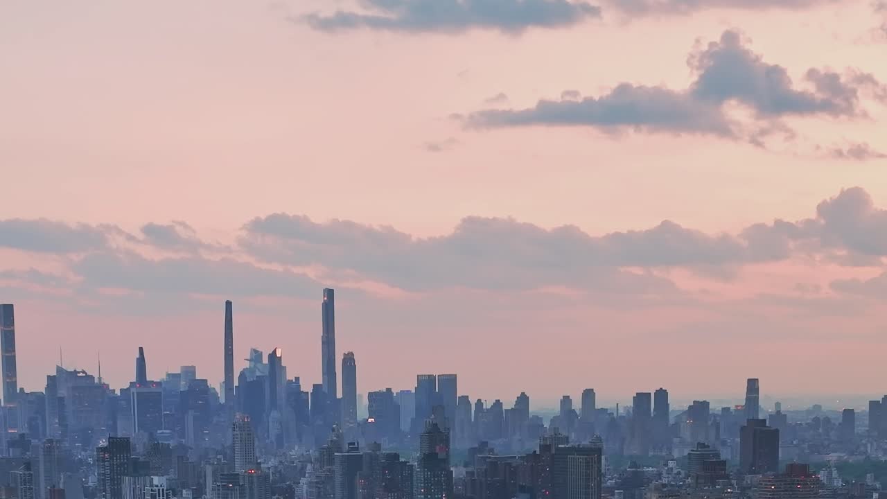 Vista aérea de los detalles arquitectónicos de las azoteas de Nueva York.