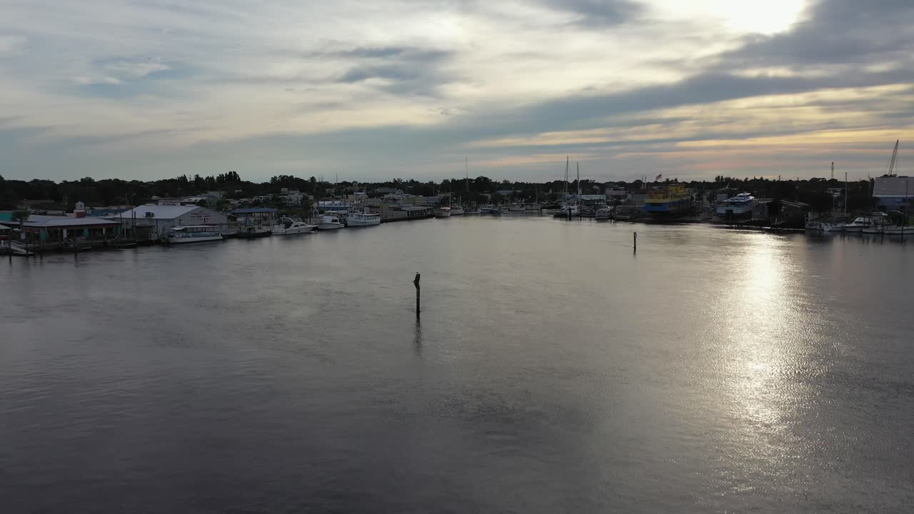 흐린 날의 타폰 스프링스, 플로리다