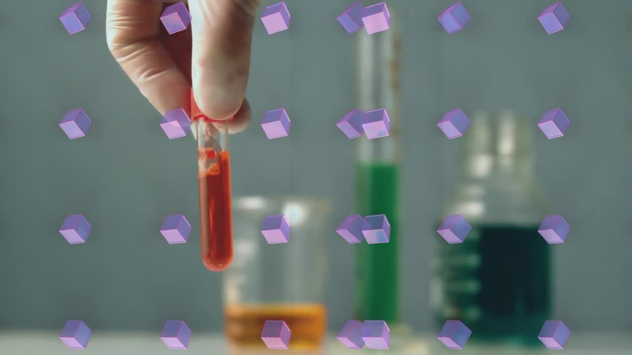 animación de filas de cubos púrpuras sobre un científico que sostiene un tubo de ensayo de laboratorio