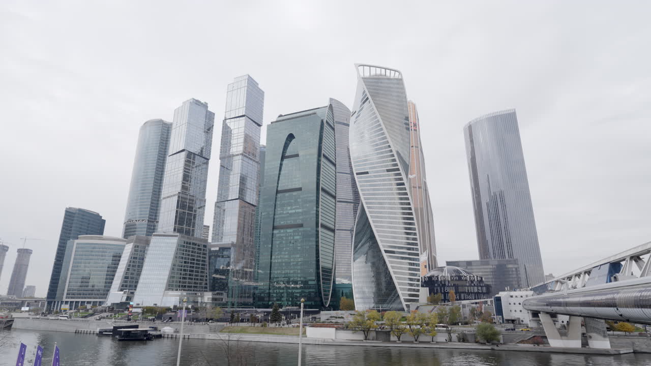 모스크바 시의 스카이라인과 현대 건축물