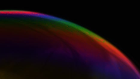 fotografía de primer plano de una burbuja de jabón en colores del arco iris