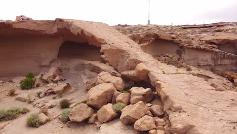 formación rocosa geológica de material del desierto rojo en tenerife, órbita aérea