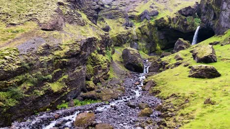 catarata de stigafoss en hvolsvollur, región sur de islandia