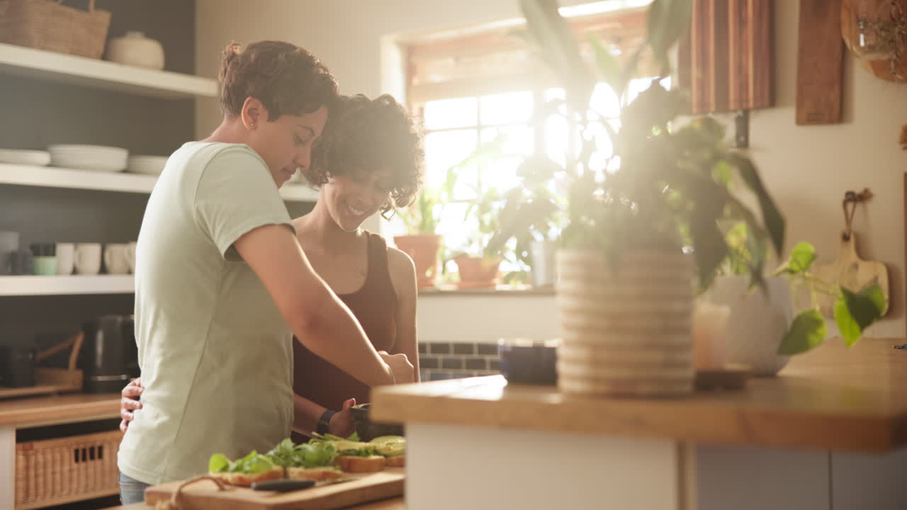 함께 부엌에서 요리하는 행복 한 커플