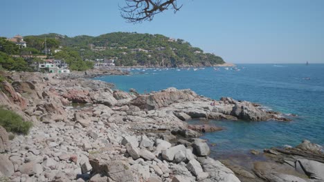 Playa-Mediterranea,-Costabrava,-Girona