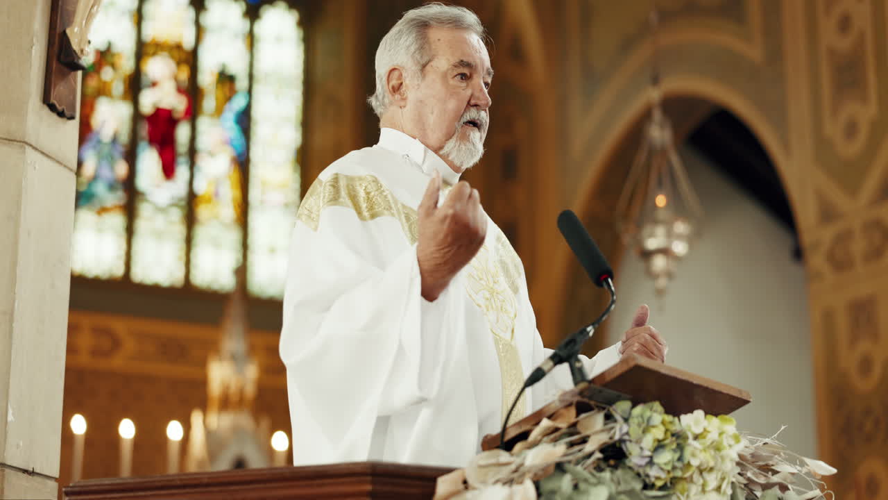 religión, sacerdote cristiano