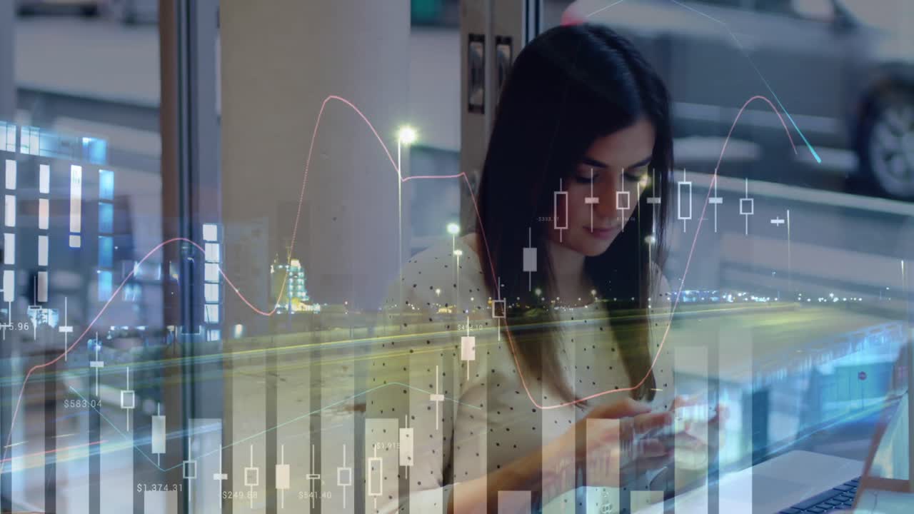 animación de estadísticas y procesamiento de datos sobre mujeres de negocios que usan teléfonos inteligentes