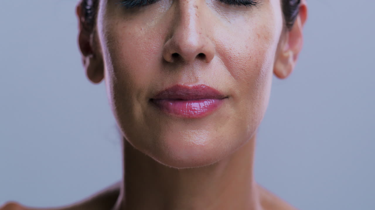 Iniezione facciale cosmetica