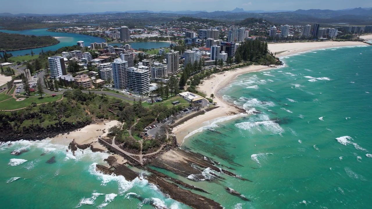 Vue aérienne de Snapper Rocks et Point Danger dans le Queensland, Australie.