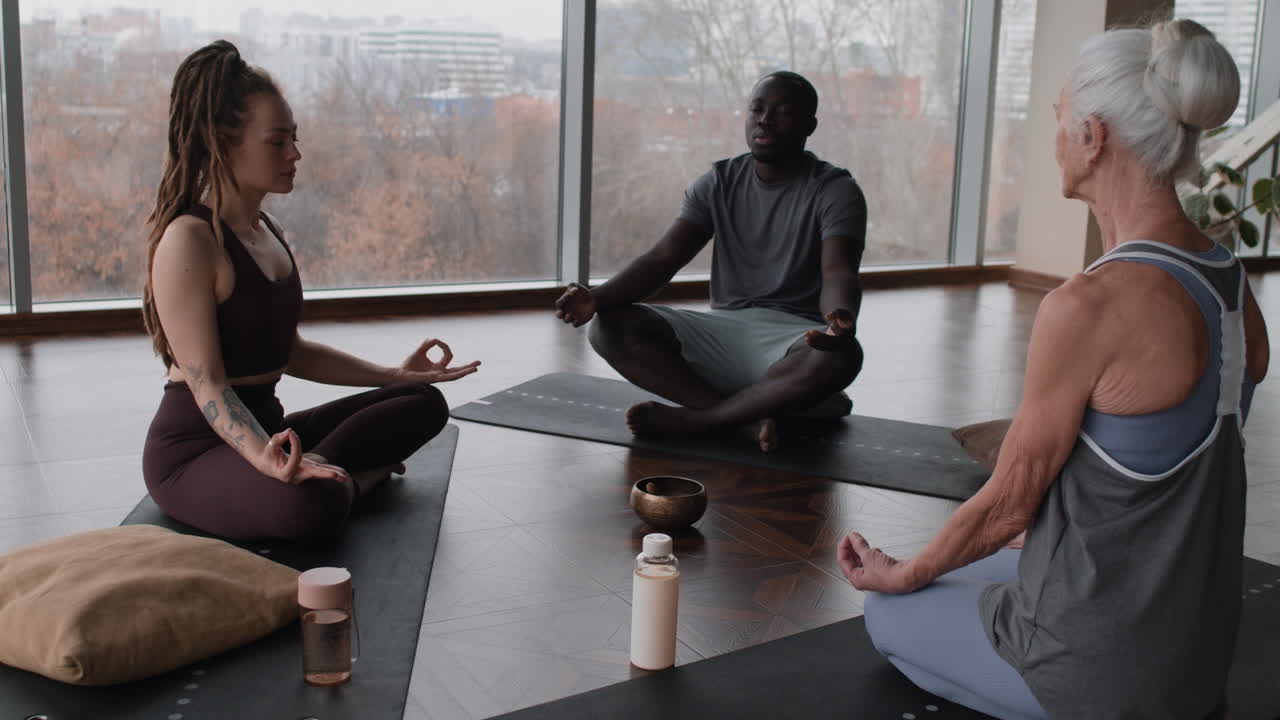 sesión de meditación en grupo