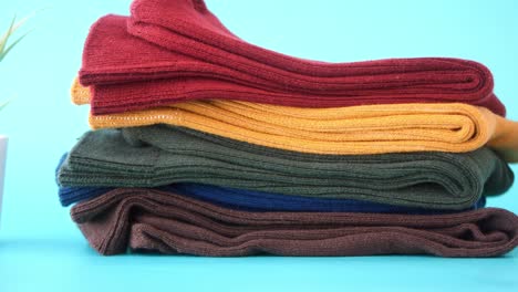 calcetines de colores apilados
