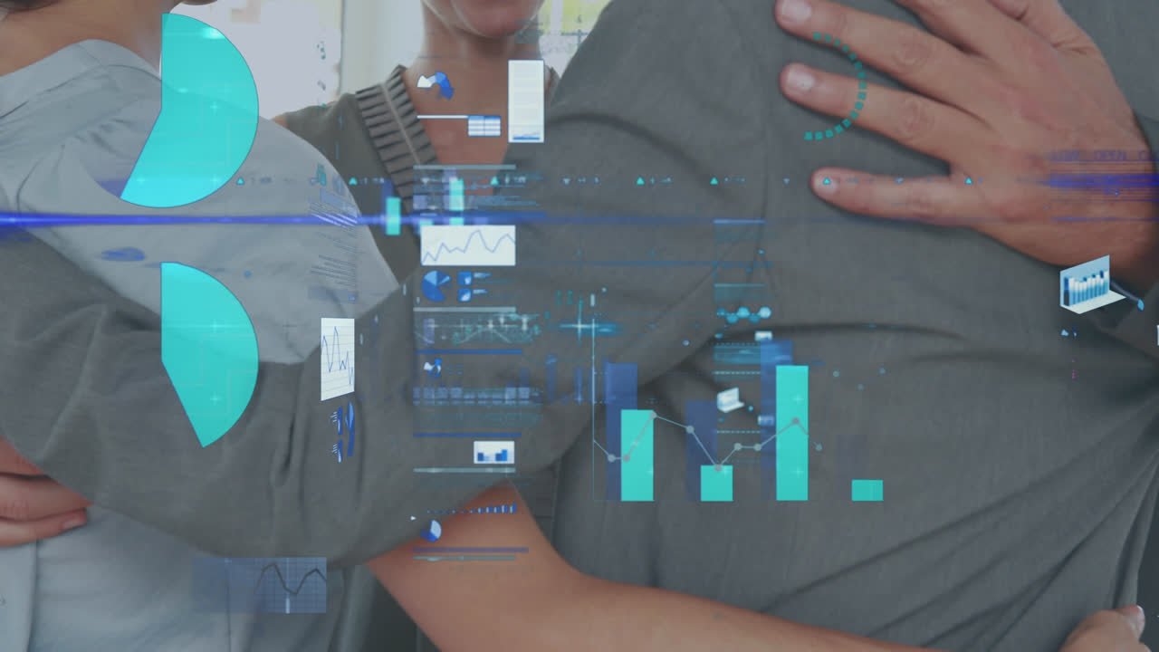 animación del procesamiento de datos financieros sobre diversas personas de negocios que abarcan