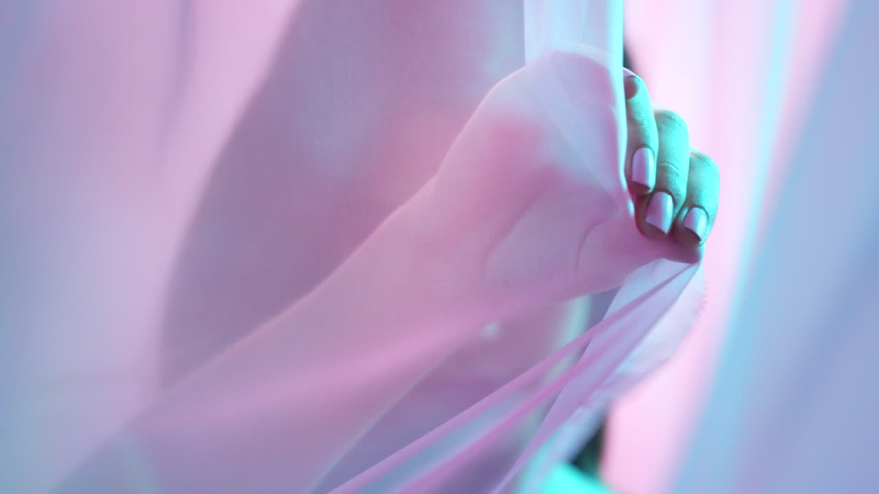 belleza, cortina y rostro de mujer de neón con caliente